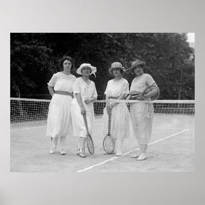 Women Fashions  1920s on Women At The Net In Tennis Outfits  Great Old 1920s Women S Fashion