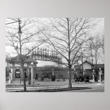 1925 Old Gas Station Print