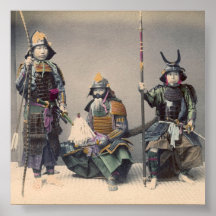 3 samouraïs dans l'armure avec l'affiche d'armes