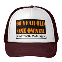 60 ans, un propriétaire - les pièces des besoins,  casquettes