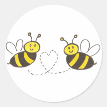 Abeilles de miel avec le coeur autocollant rond