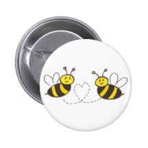Abeilles de miel avec le coeur badge