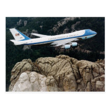 Air Force One au-dessus de carte postale du mont R