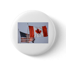 AMERICAN FLAG / CANADIAN FLAG PINBACK BUTTON