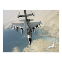 An F-16 Fighting Falcon refuels