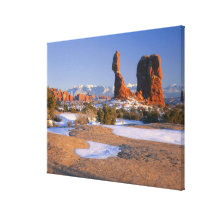 ARCHES NATIONAL PARK, UTAH. USA. Balanced Rock Gallery Wrap Canvas
