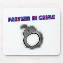 Associé - dedans - menotte de droite de crime tapis de souris