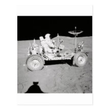 Astronaute conduisant le Lander lunaire sur la lun Cartes Postales