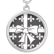 Attaché avec un arc Fleur de Lis Pendant Colliers
