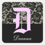 Autocollant noir et blanc décoré d'un monogramme d