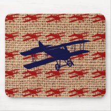 Avion vintage de propulseur de biplan sur la copie tapis de souris