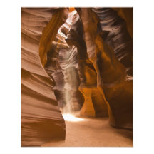 Axe de lumière du soleil dans l'obscurité photo sur toile