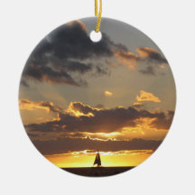 Bateau à voile au coucher du soleil ornements
