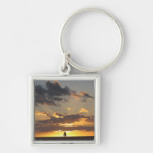 Bateau à voile au coucher du soleil porte-clefs