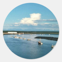 Bateaux de pêche sur la rivière de Kenai Autocollant Rond