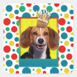 Beagle de petit gâteau d'anniversaire autocollants carrés