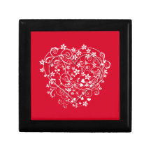 Beau coeur sur le rouge boîte à souvenirs