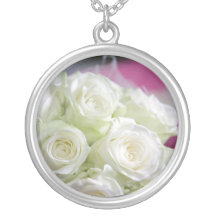 beautiful white roses necklace