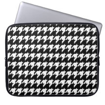 Black and white houndstooth laptop sleeve
