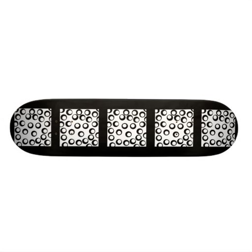 Black and White Retro Circles Pattern. Skateboard