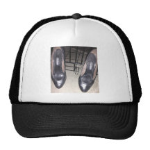 BLACK SHOES AND CAGE HAT