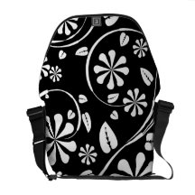 Blanc sur le motif de fleur noir de marguerite sacoches