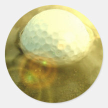 Boule de golf coincée dans l'autocollant de boue