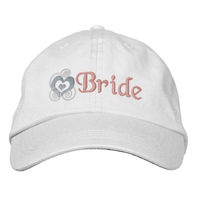 Broderie nuptiale de jeune mariée casquette brodée