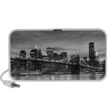 Brooklyn Bridge and Manhattan Skyline At Night Travelling Speaker