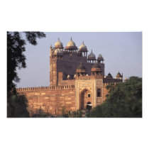 Buland Darwaza Gate of Victory) to the Dargah