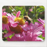 Bumblebee gather pollen mouse mat