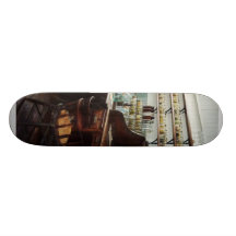 Bureau dans le laboratoire de chimie skateboard customisable