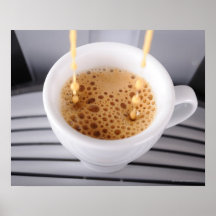 Café express se renversant dans la tasse posters