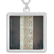 Calendrier de Saison', pillar depicting the Necklace