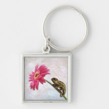 Caméléon vert sur la fleur rose porte-clefs