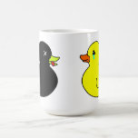 Canard en caoutchouc mort pleuré par le canard en  tasse à café