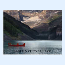 Canoës rouges sur Lake Louise cartes postales
