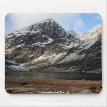 Carrauntoohil in winter mouse pad