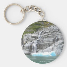 Cascade et iceberg Alaska à l'intérieur de passage Porte-clé