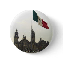 Catedral en el Zocalo del DF con la Bandera Pins