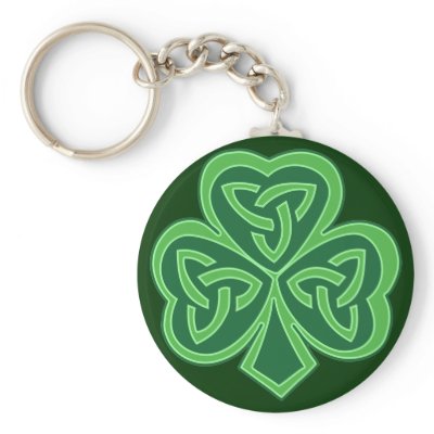 Celtic Knot Shamrock Keychains by mazireland