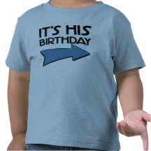 C'est SON ANNIVERSAIRE avec la flèche se dirigeant T-shirts