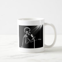 CHANT SQUELETTIQUE DE RAYON X SUR RÉTRO MIC - B&W TASSE