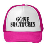 Chapeau allé de Squatchin (rose) Casquettes
