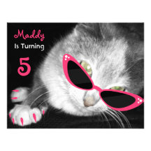 Chat avec l'invitation de fête d'anniversaire de l