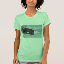 Chat sauvage sur la neige t-shirt