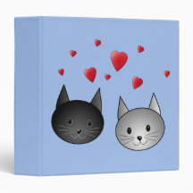 Chats noirs et gris mignons, avec des coeurs