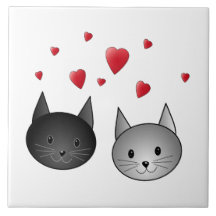 Chats noirs et gris mignons, avec des coeurs carreaux en céramique