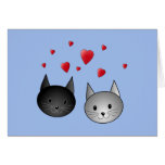 Chats noirs et gris mignons, avec des coeurs carte de vœux