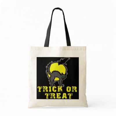Cheap Trick or Treat Bags for Halloween by HalloweenFun